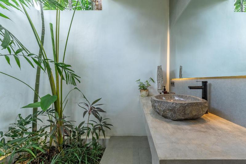 Villa Sandro - 3BR Escape Lush Jungle Views & Pool - image 16