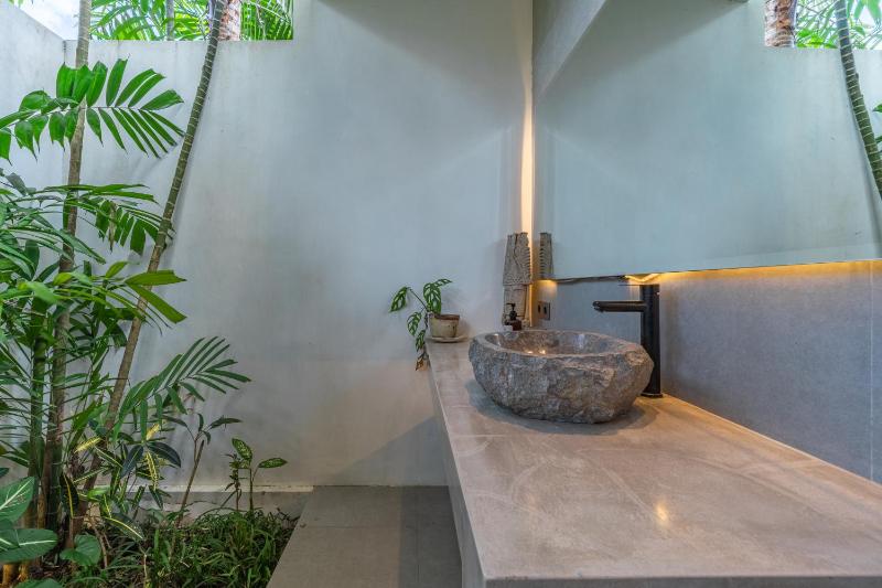 Villa Sandro - 3BR Escape Lush Jungle Views & Pool - image 14