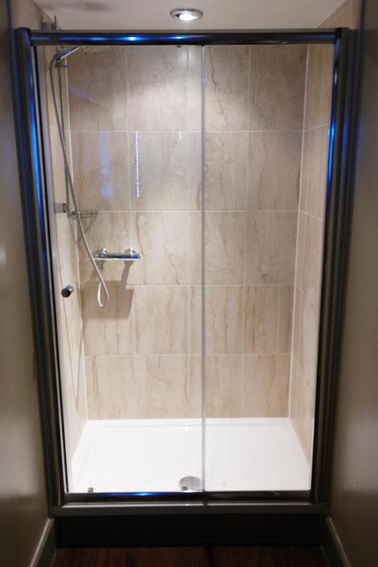 Double Room - Ensuite with Shower image 2