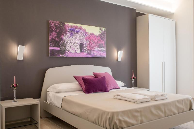 Standard Double Room image 2