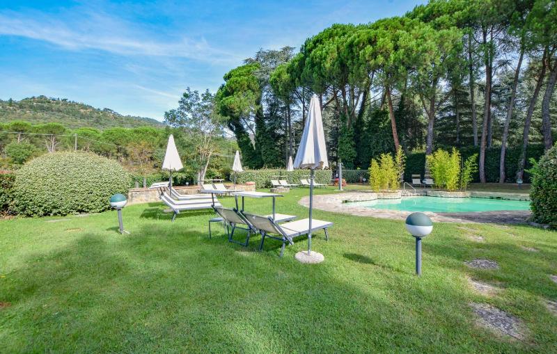 Beautiful Apartment In Cortona With Swimming Pool - image 8