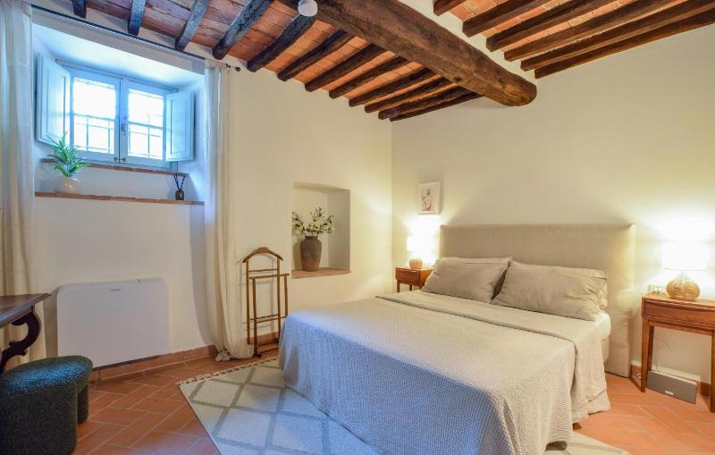 Beautiful Apartment In Cortona With Swimming Pool - image 16