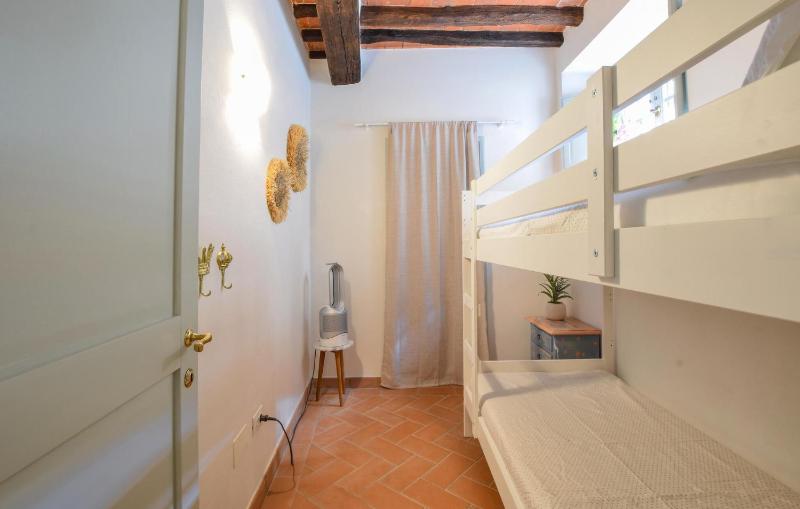 Beautiful Apartment In Cortona With Swimming Pool - image 7