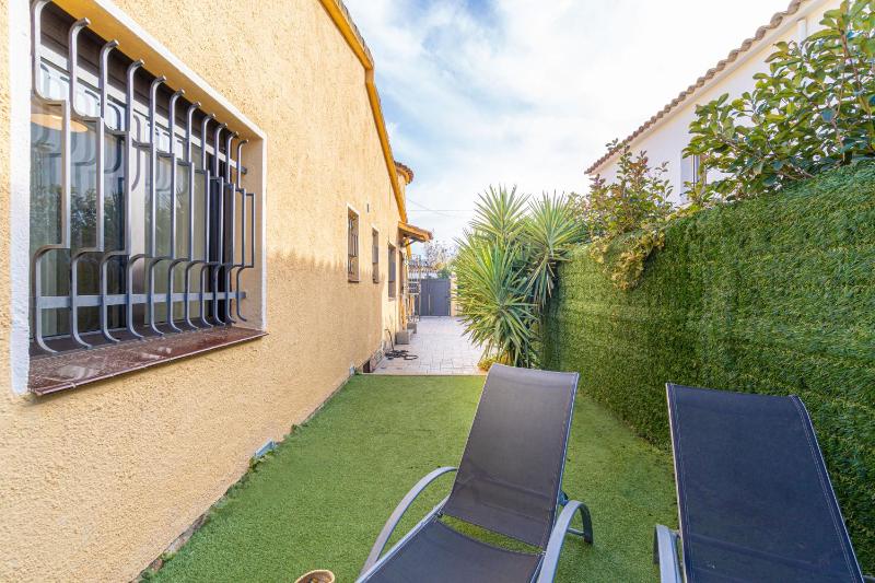 Apart-rent Casa Montgri 0130 con piscina privada - image 9