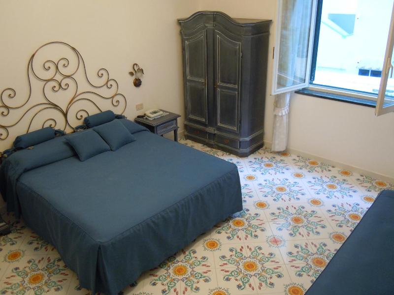 Superior Double Room image 3