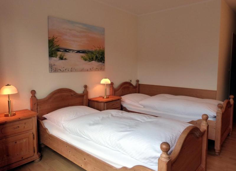 Standard Double Room image 3