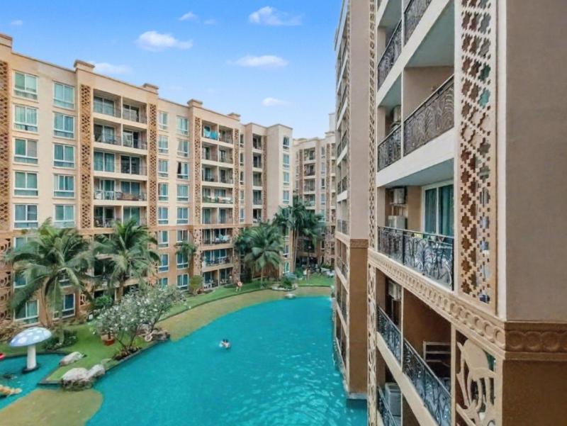 403C - Luxurious 1-BR Condo with Pool View in Pattaya - image 23