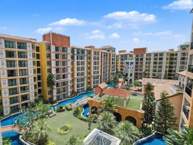 403C - Luxurious 1-BR Condo with Pool View in Pattaya - image 14