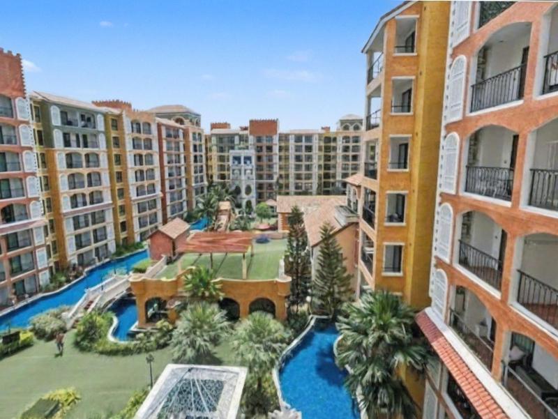 403C - Luxurious 1-BR Condo with Pool View in Pattaya - image 22