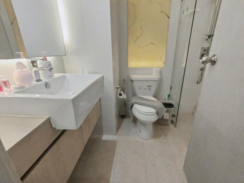 403C - Luxurious 1-BR Condo with Pool View in Pattaya - image 16