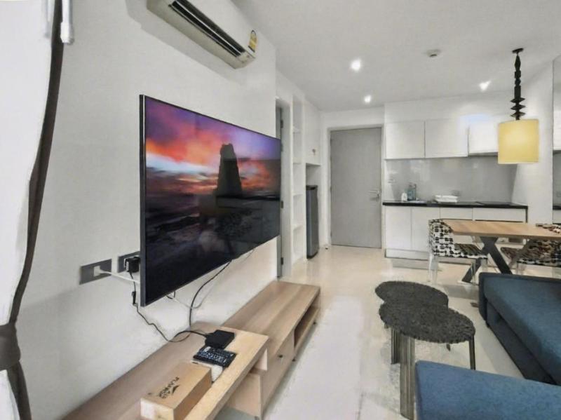 403C - Luxurious 1-BR Condo with Pool View in Pattaya - image 25