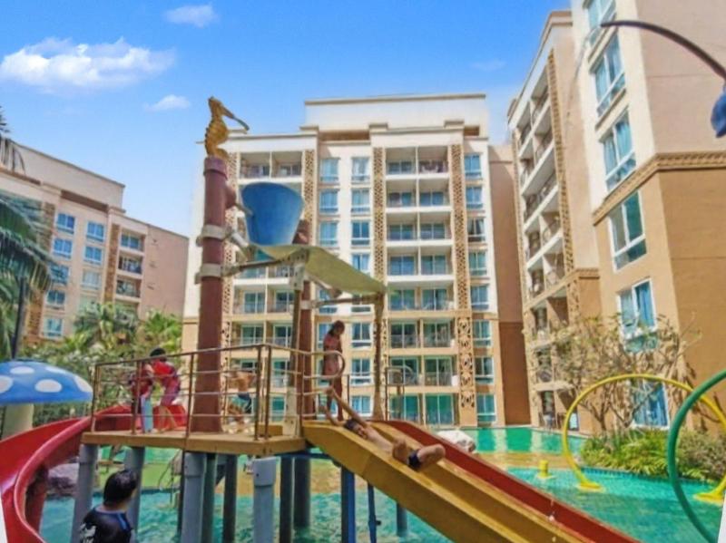 403C - Luxurious 1-BR Condo with Pool View in Pattaya - image 29