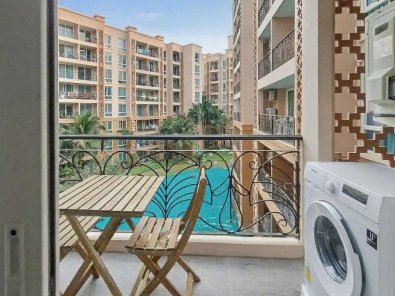 403C - Luxurious 1-BR Condo with Pool View in Pattaya - image 33