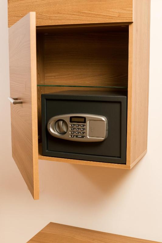 Superior One-Bedroom Apartment image 2