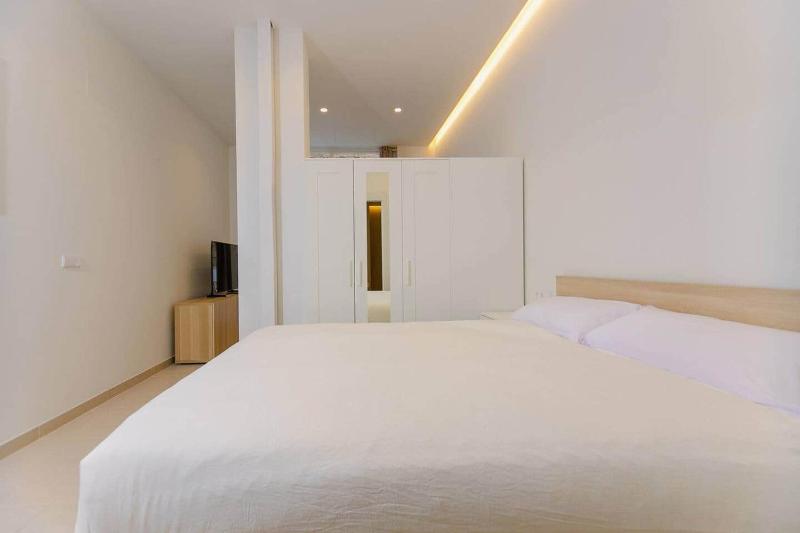 Céntrico Loft con terraza. Apt 3 - image 10