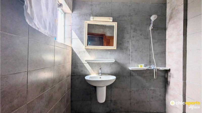 Chic apart with parking and pool - image 2