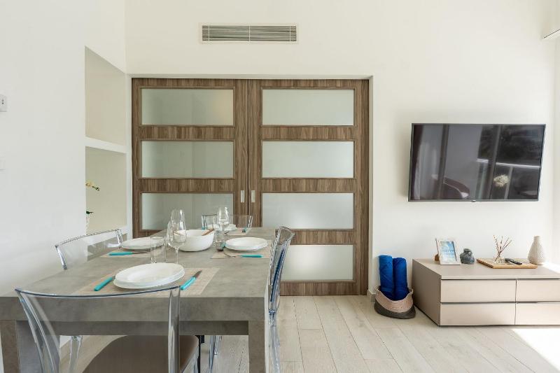 Seaside Luxury 1BDR Condo Paseo Playa Coral D-306 - image 15