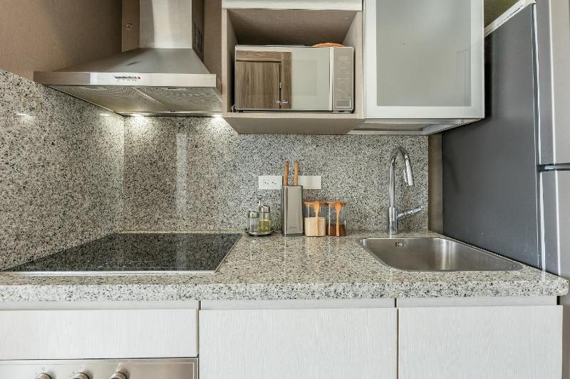 Seaside Luxury 1BDR Condo Paseo Playa Coral D-306 - image 3