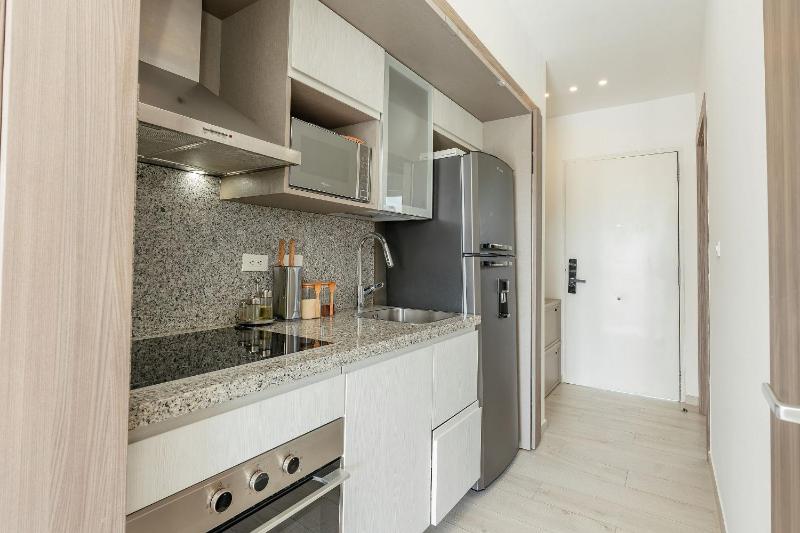 Seaside Luxury 1BDR Condo Paseo Playa Coral D-306 - image 29