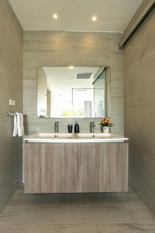 Seaside Luxury 1BDR Condo Paseo Playa Coral D-306 - image 30
