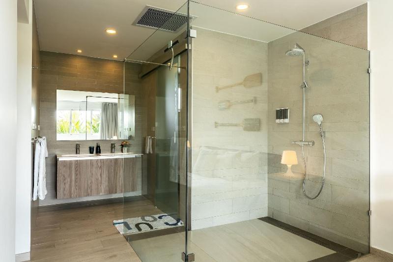 Seaside Luxury 1BDR Condo Paseo Playa Coral D-306 - image 46