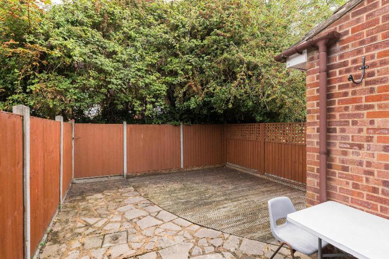 4-Bed Home for Contractors - Parking - Walk to Hospital - image 21
