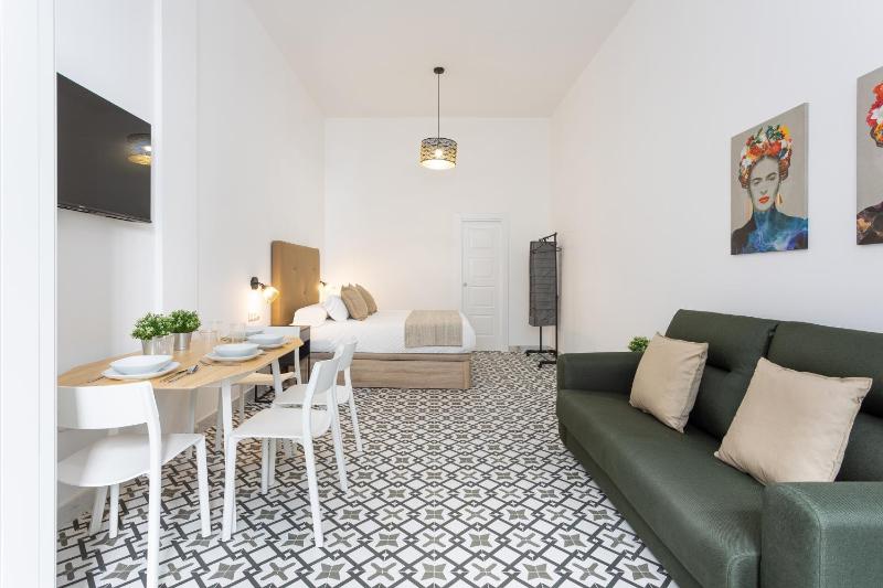 Holidays2Malaga Picasuss Loft New Built Close Huelin Beach and Promenade - image 39