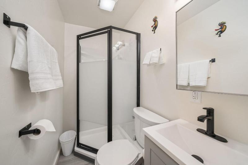 3BR 2BA Cozy Home with Jacuzzi Near Downtown - image 44
