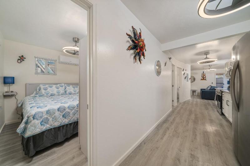 3BR 2BA Cozy Home with Jacuzzi Near Downtown - image 12
