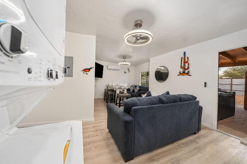 3BR 2BA Cozy Home with Jacuzzi Near Downtown - image 20