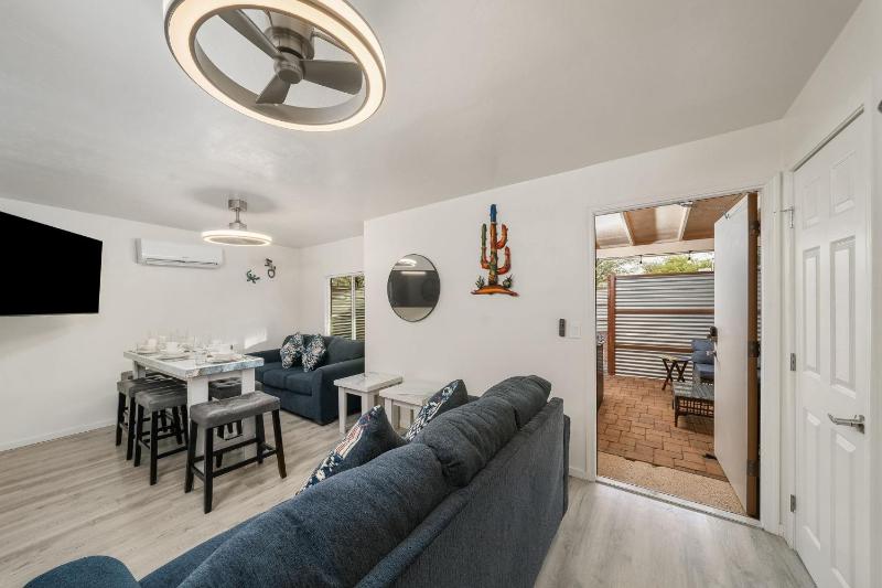 3BR 2BA Cozy Home with Jacuzzi Near Downtown - image 29