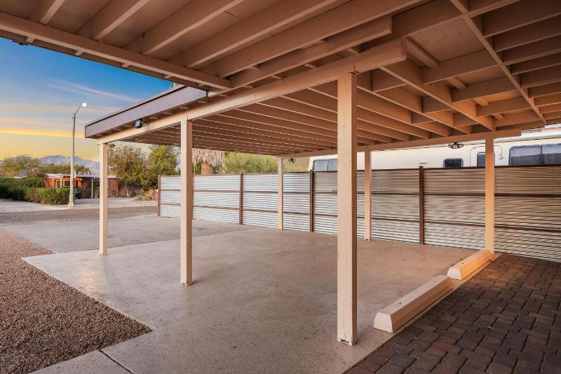3BR 2BA Cozy Home with Jacuzzi Near Downtown - image 13