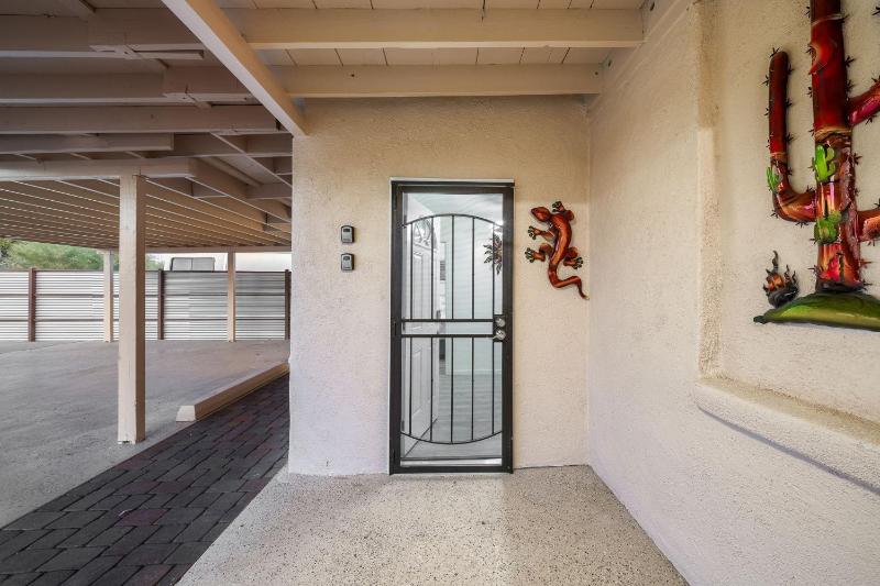 3BR 2BA Cozy Home with Jacuzzi Near Downtown - image 32