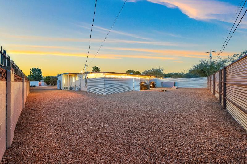 3BR 2BA Cozy Home with Jacuzzi Near Downtown - image 49
