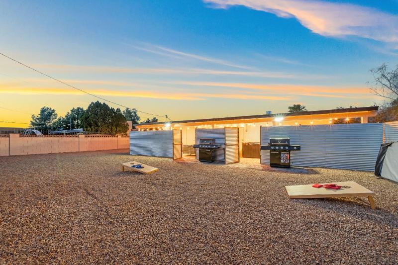 3BR 2BA Cozy Home with Jacuzzi Near Downtown - image 26