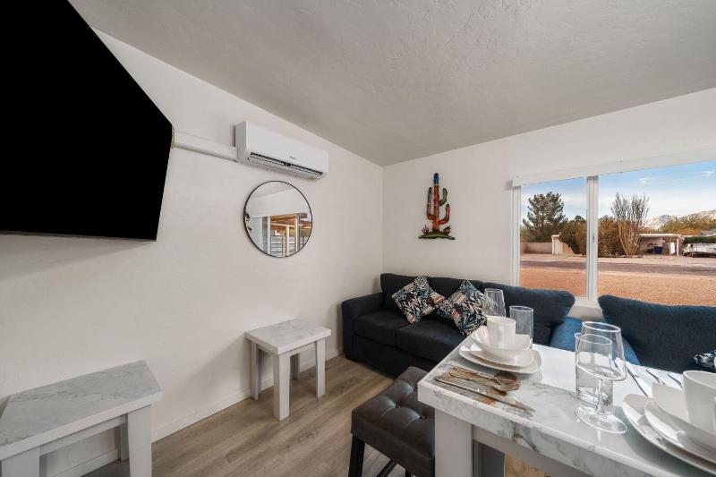 3BR 2BA Comfy Home with Jacuzzi - image 38
