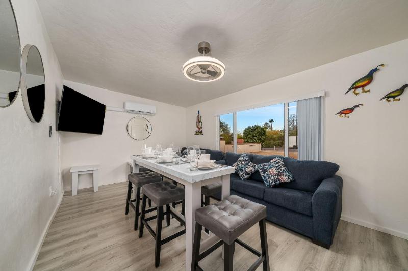 3BR 2BA Comfy Home with Jacuzzi - image 30