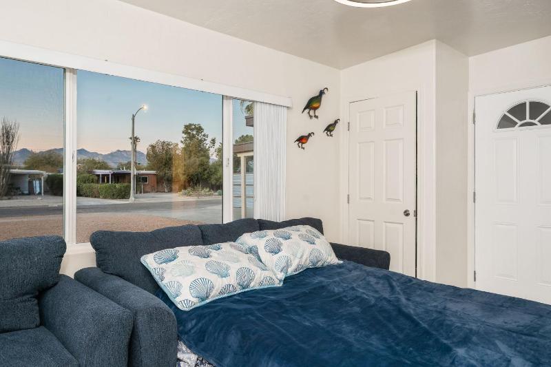 3BR 2BA Comfy Home with Jacuzzi - image 26