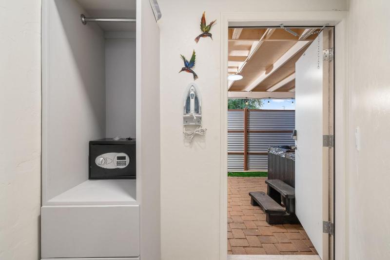 3BR 2BA Comfy Home with Jacuzzi - image 33