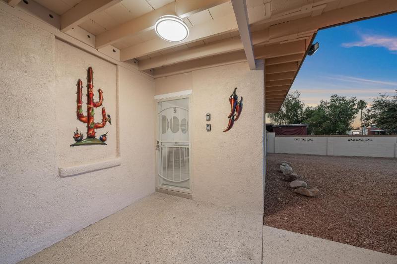 3BR 2BA Comfy Home with Jacuzzi - image 49