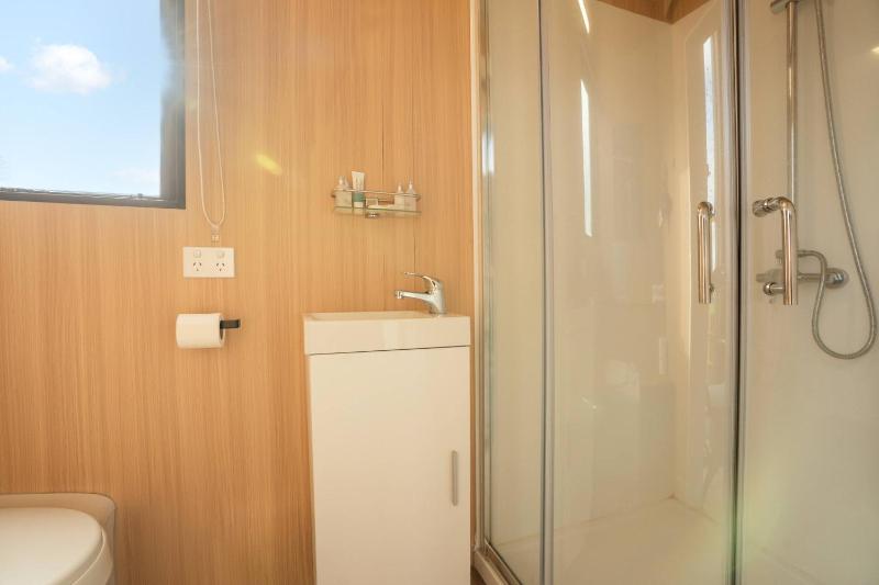 Aorangi Peak Cabins 6 by Tiny Away - image 3