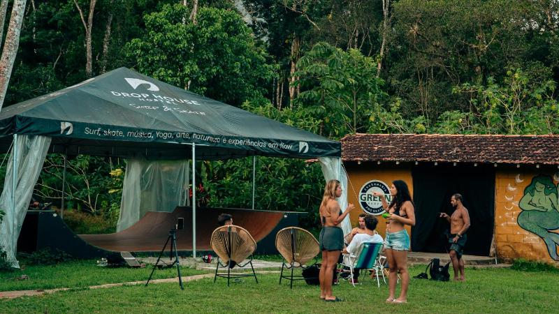 Drop House Hostel - Surf & Skate - Itamambuca - image 1