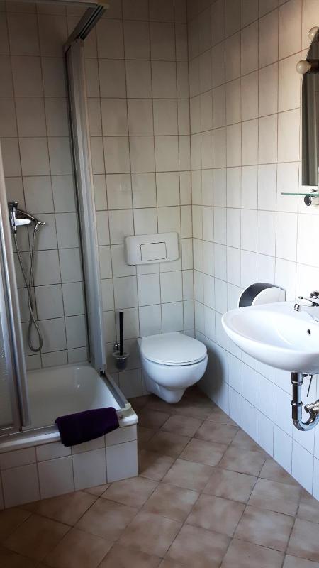 Single Room with Bathroom image 1