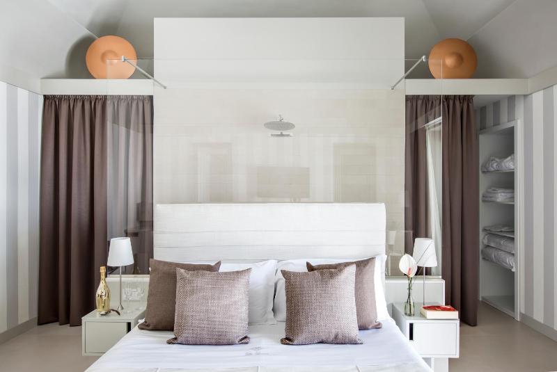 Deluxe Suite image 1