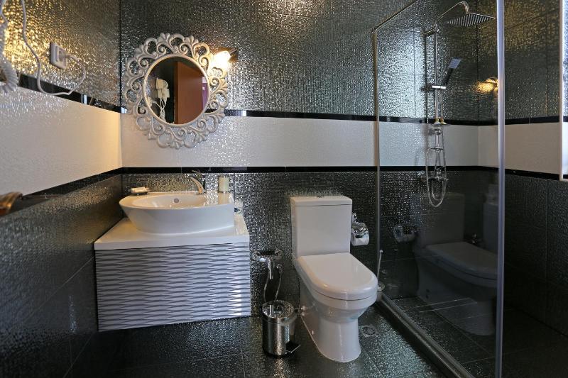 Deluxe Double Room image 4