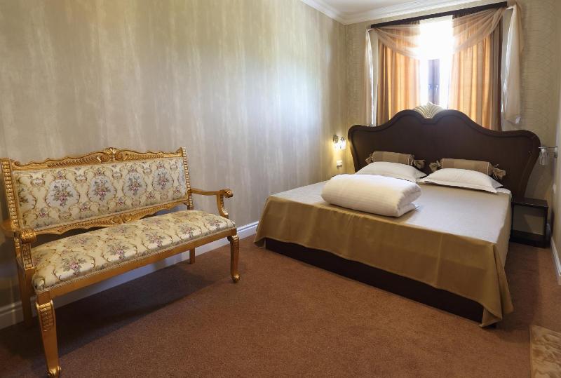Deluxe Double Room image 2