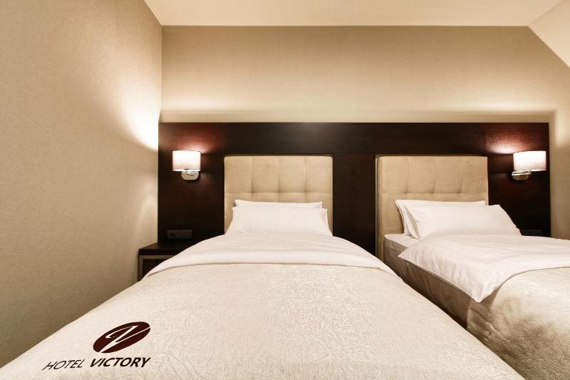 Superior Twin Room image 3