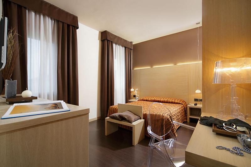 Hotel Paris - image 9