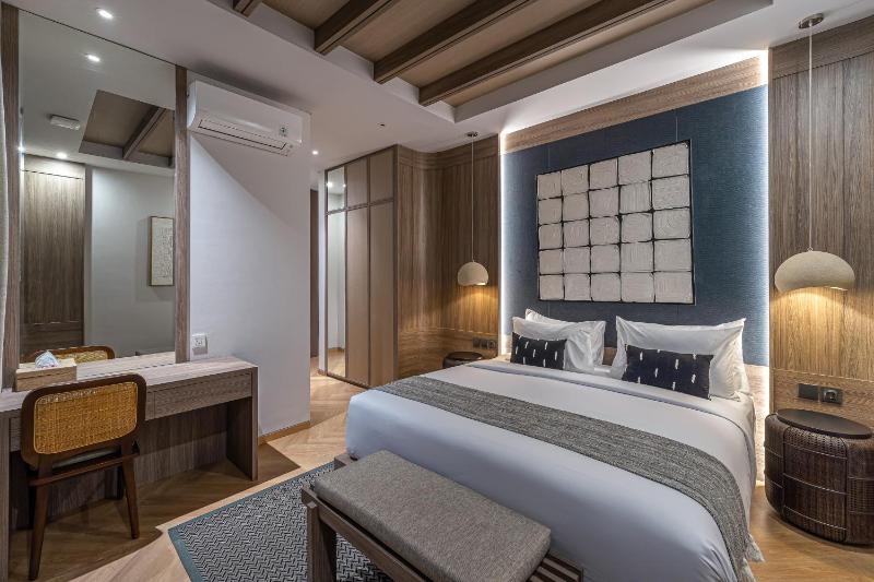 Akar & Daun - NEW! 8BR Villa Haven Near Berawa Beach! - image 7