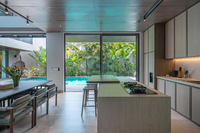 Akar & Daun - NEW! 8BR Villa Haven Near Berawa Beach! - image 15